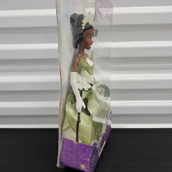 Disney Store Exclusive The Princess Tiana & The Frog Princess Tiana Doll (2009) - Picture 5 of 16